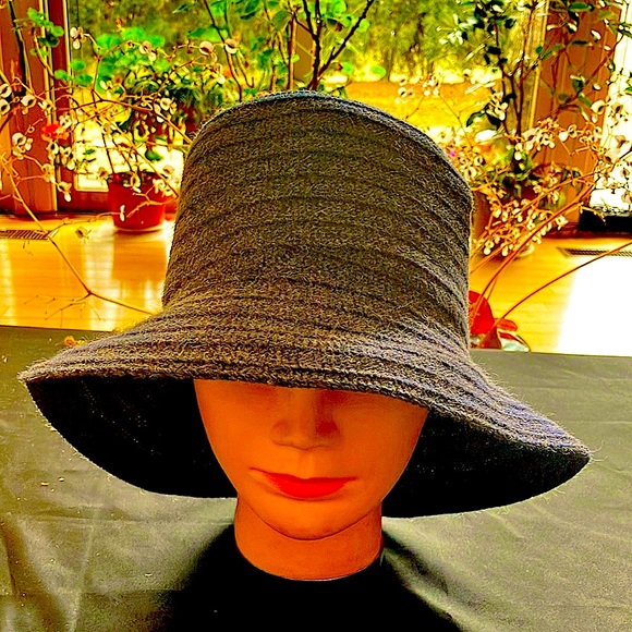 Gray Textured Wide-Brimmed Chenille Hat - Picture 1 of 9